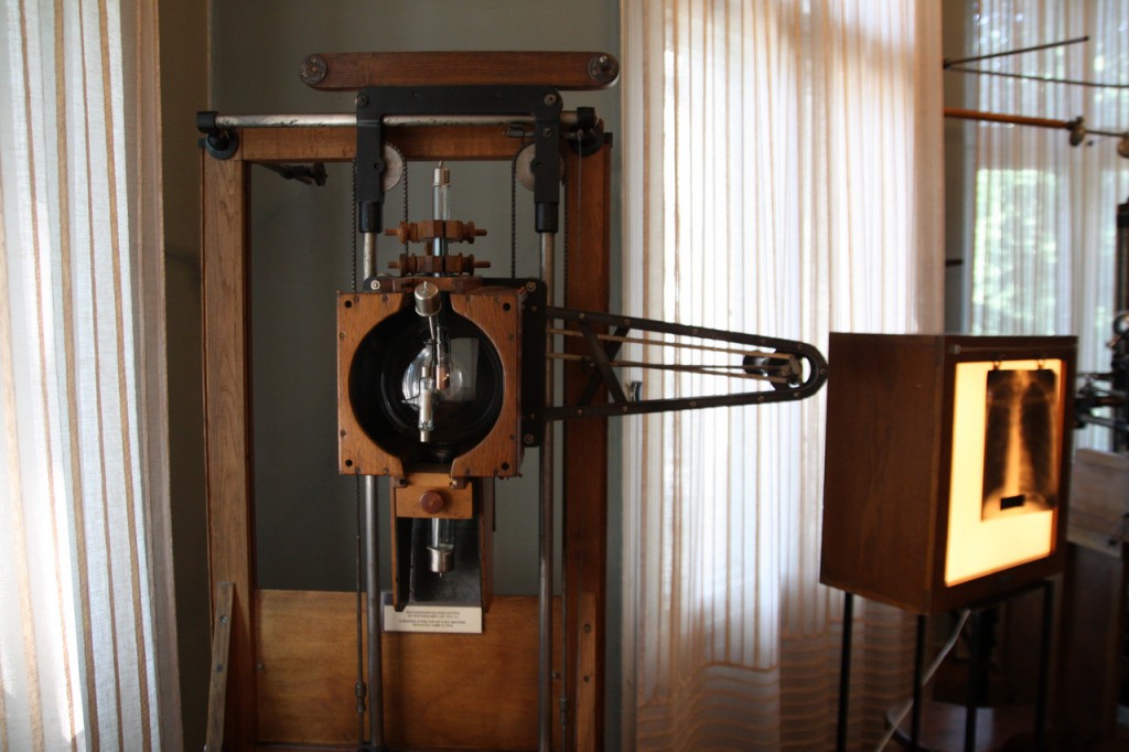 IMG_6487-рентгеновский аппарат начала XX века